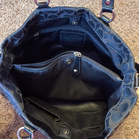 Signature Coach shoulder bag - Picture 3 of 5